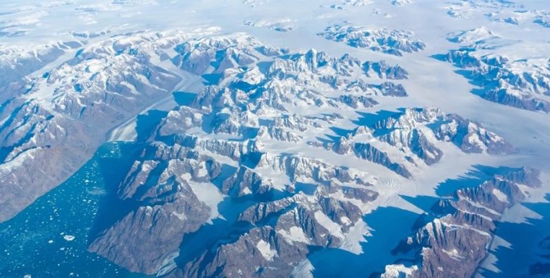 Танення льодовиків змінює Гренландію — острів буквально деформується Танення льодовиків змінює Гренландію — острів буквально деформується